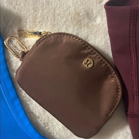 lululemon Burgundy leggings and blue lululemon top and key chain - Picture 8 of 11